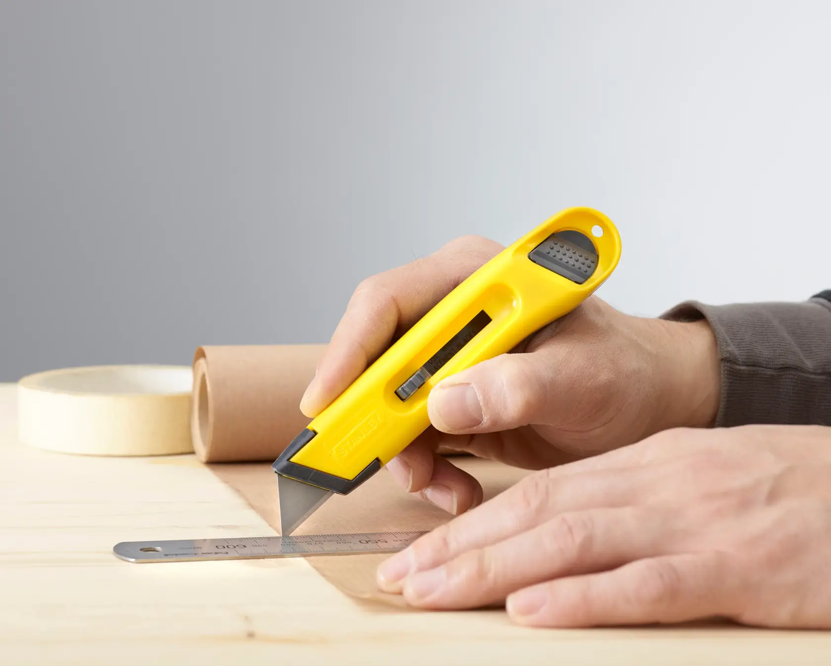 STANLEY® Cutter À Lame Rétractable  À Glissière Latérale