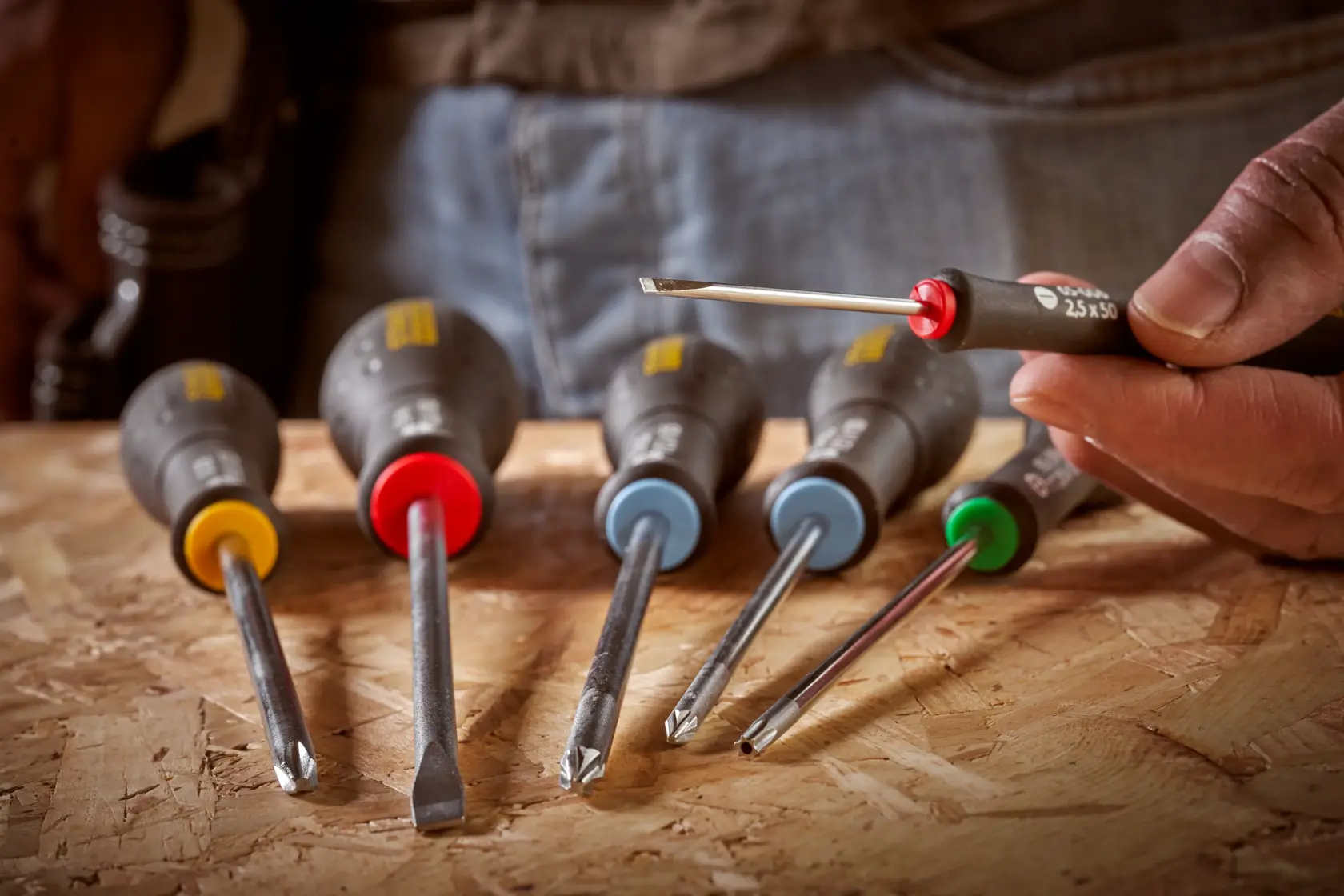 STANLEY® FATMAX® Parallel 2.5 x 50mm Screwdriver Application Action Shot Hand/Person