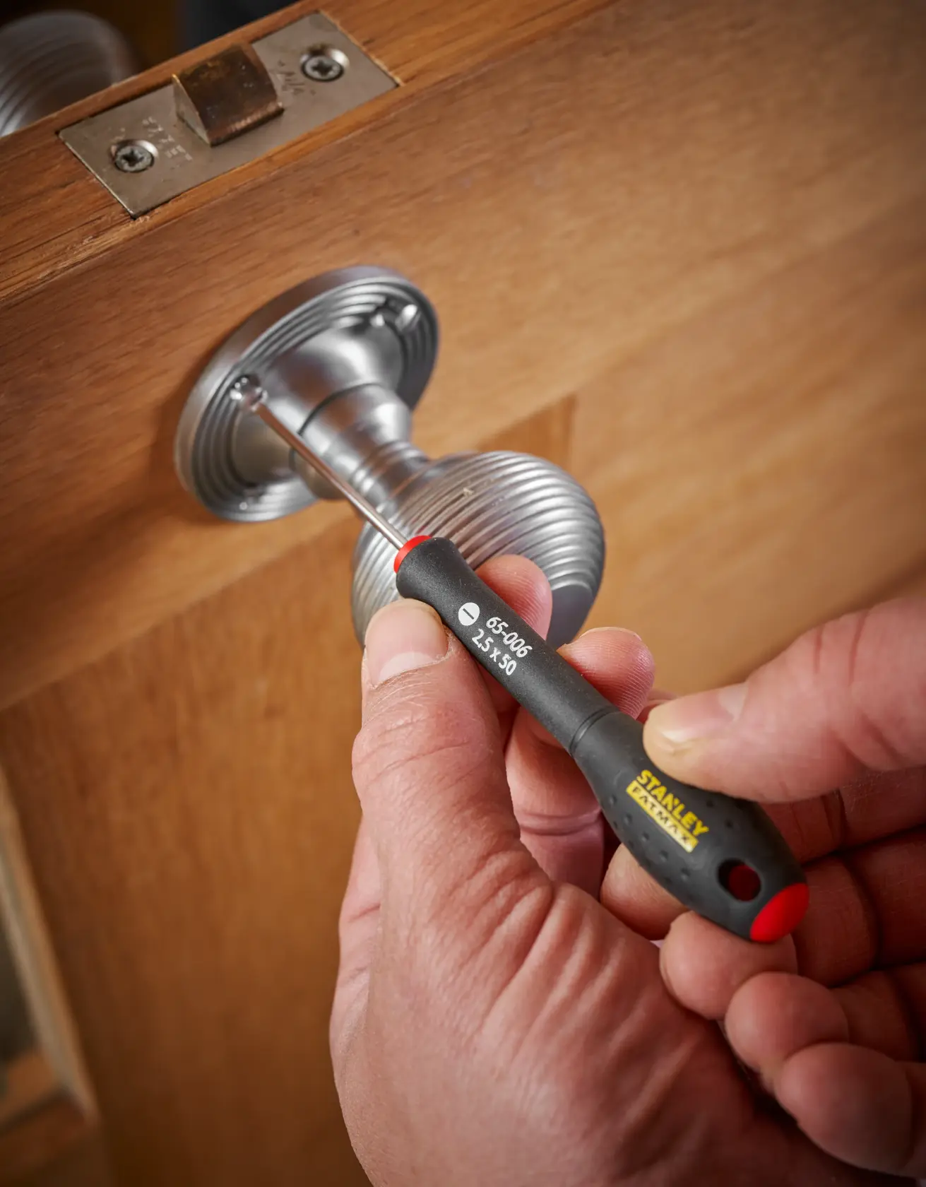 STANLEY® FATMAX® Parallel 2.5 x 50mm Screwdriver Application Action Shot Hand/Person