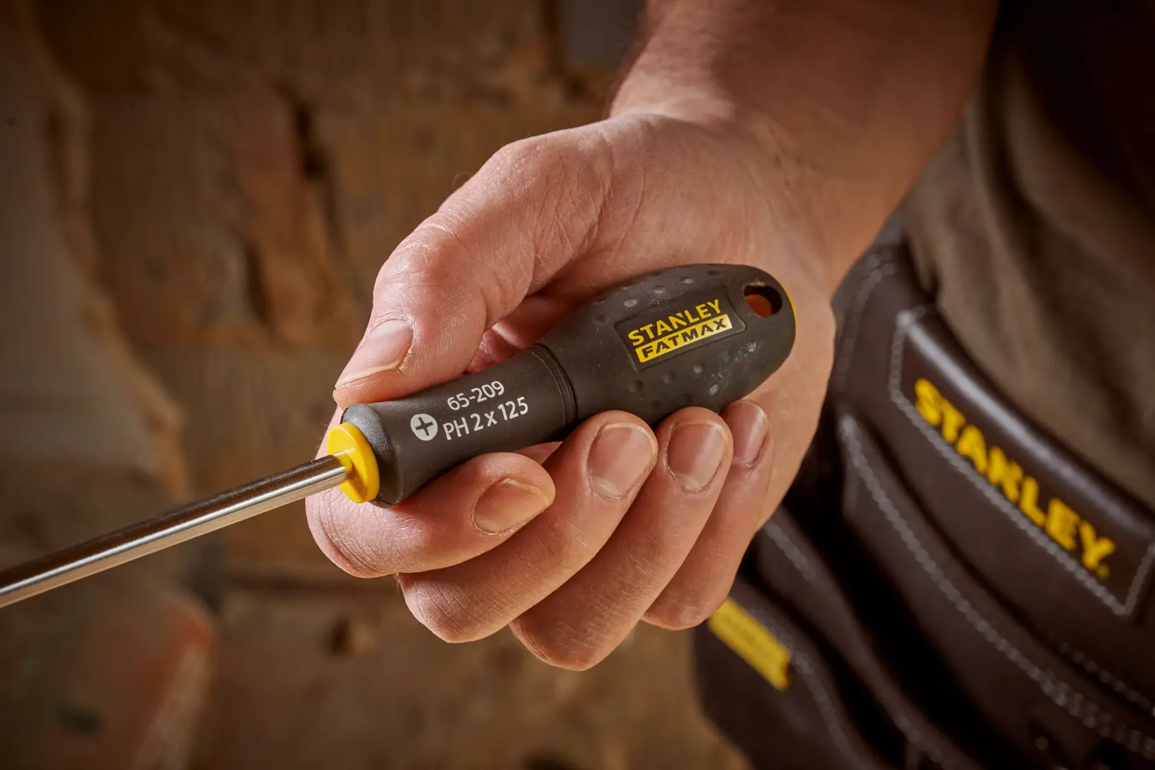 STANLEY® FATMAX® Phillips PH2 x 125mm Screwdriver Application Action Shot Hand/Person