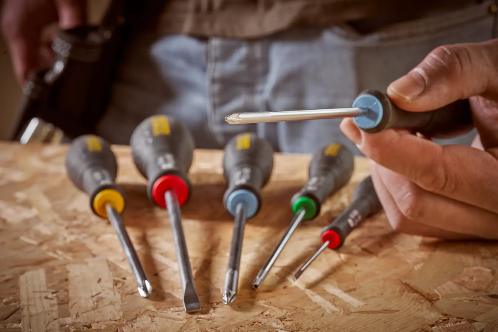 STANLEY® FATMAX® Pozidriv PZ1 x 100mm Screwdriver Application Action Shot Hand/Person