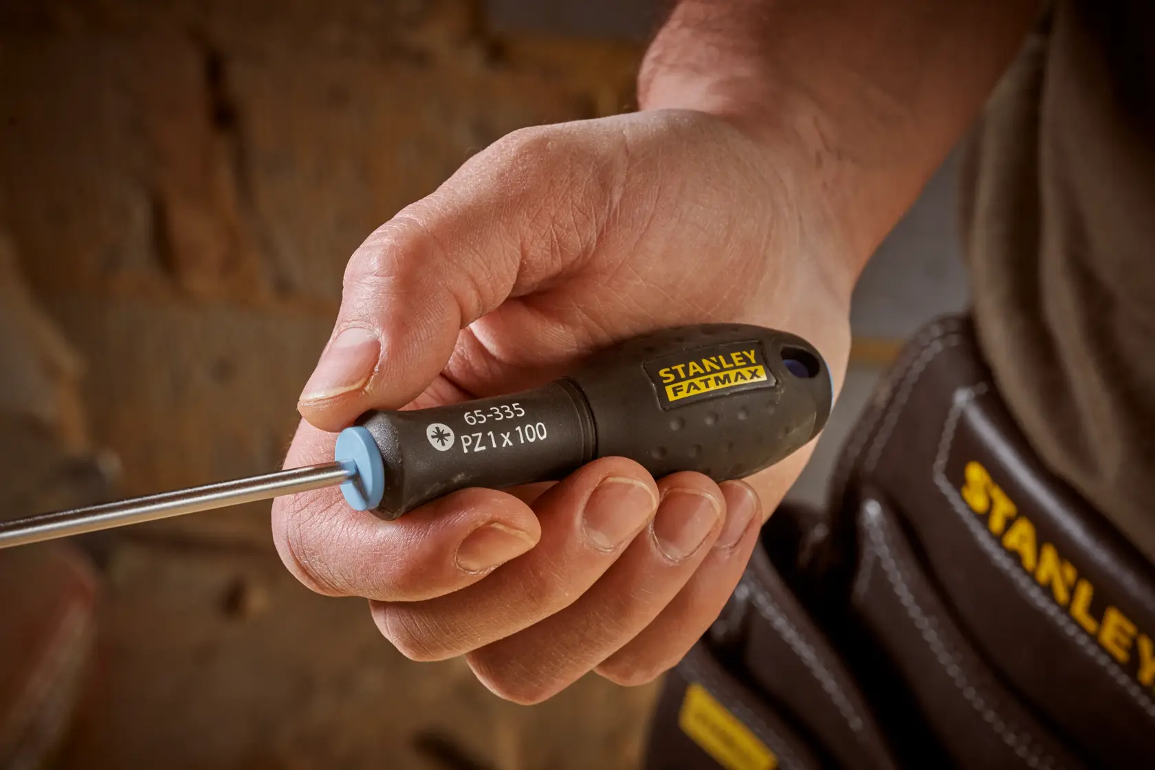 STANLEY® FATMAX® Pozidriv PZ1 x 100mm Screwdriver Application Action Shot Hand/Person