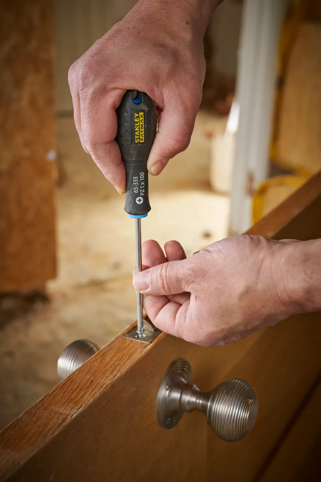 STANLEY® FATMAX® Pozidriv PZ1 x 100mm Screwdriver Application Action Shot Hand/Person