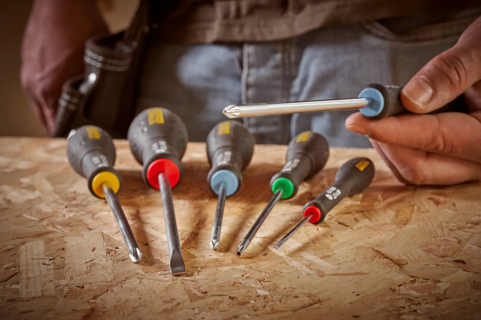 STANLEY® FATMAX® Pozidriv PZ2 x 125mm Screwdriver Application Action Shot Hand/Person