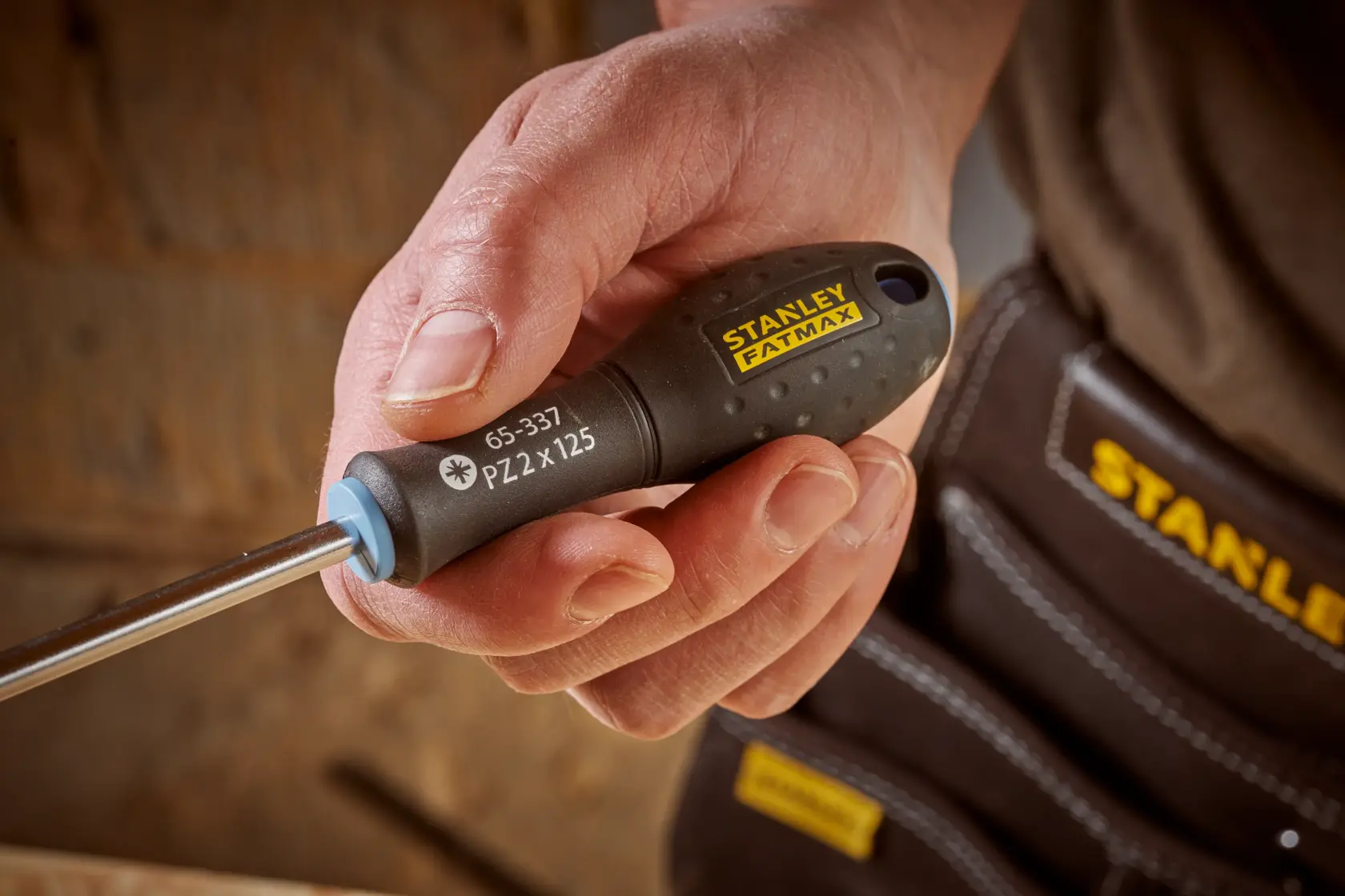 STANLEY® FATMAX® Pozidriv PZ2 x 125mm Screwdriver Application Action Shot Hand/Person