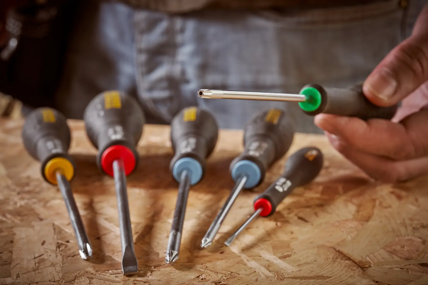 STANLEY® FATMAX® Tamperproof Torx® TT20 x 100mm Screwdriver Application Action Shot Hand/Person