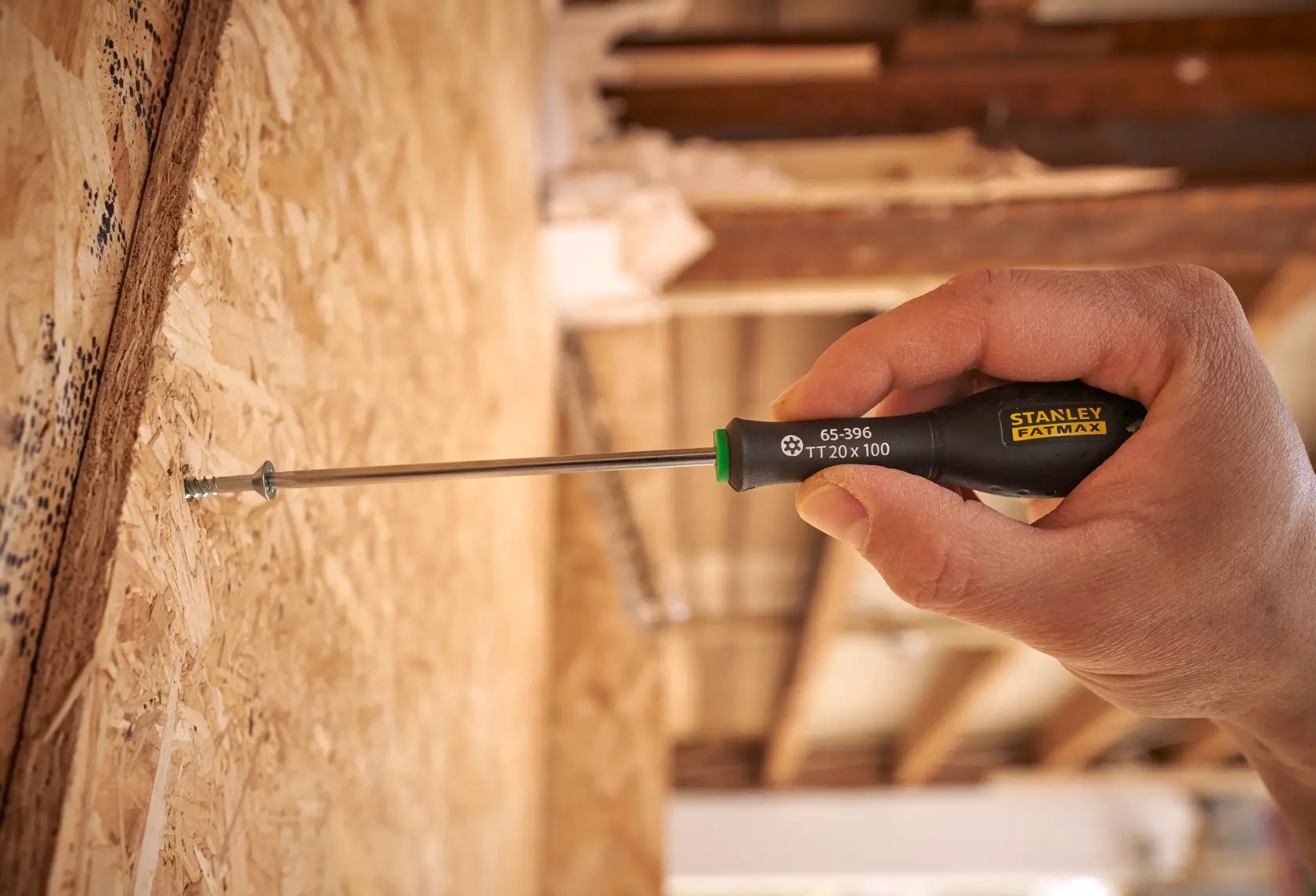 STANLEY® FATMAX® Tamperproof Torx® TT20 x 100mm Screwdriver Application Action Shot Hand/Person