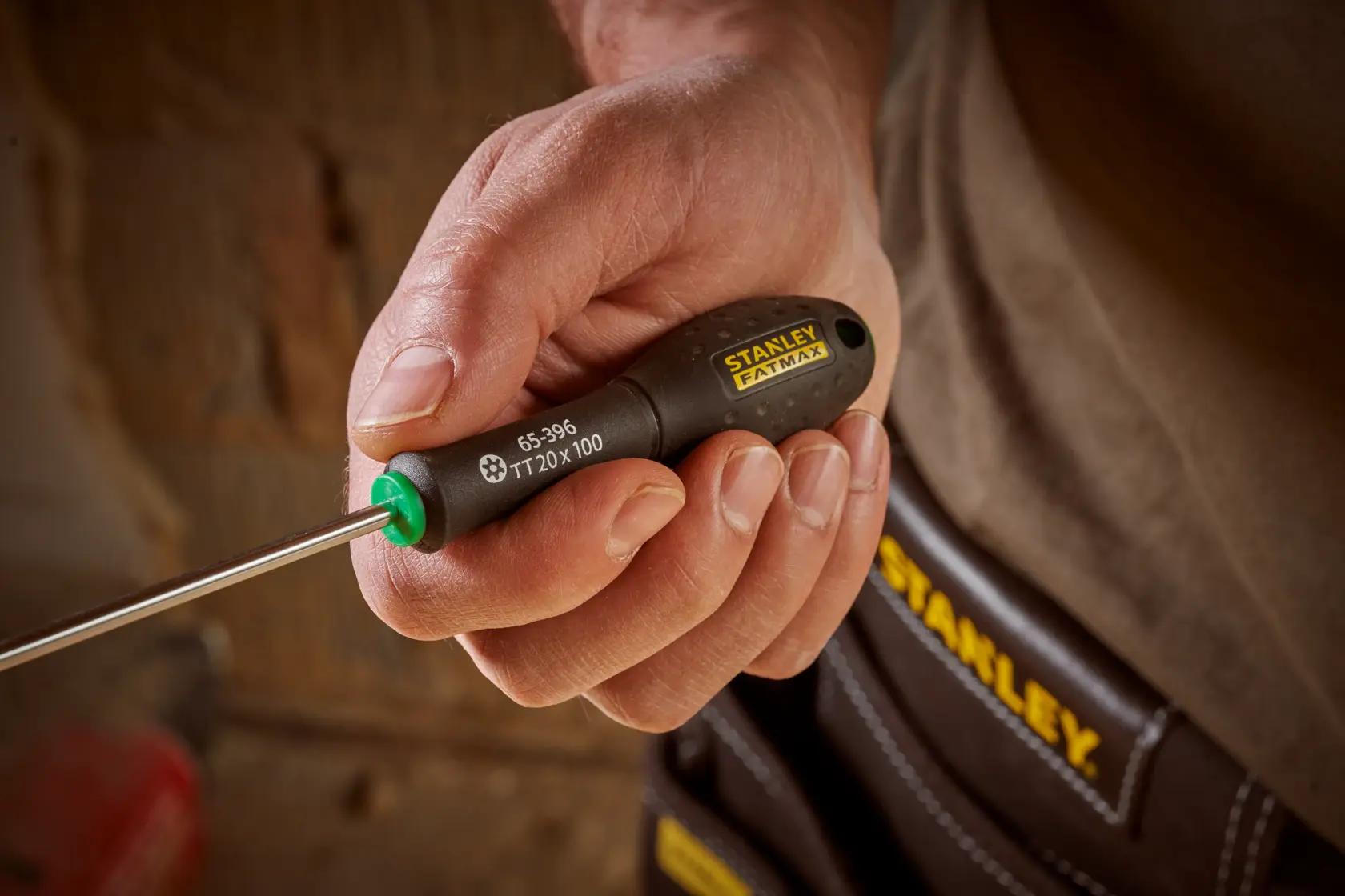 STANLEY® FATMAX® Tamperproof Torx® TT20 x 100mm Screwdriver Application Action Shot Hand/Person