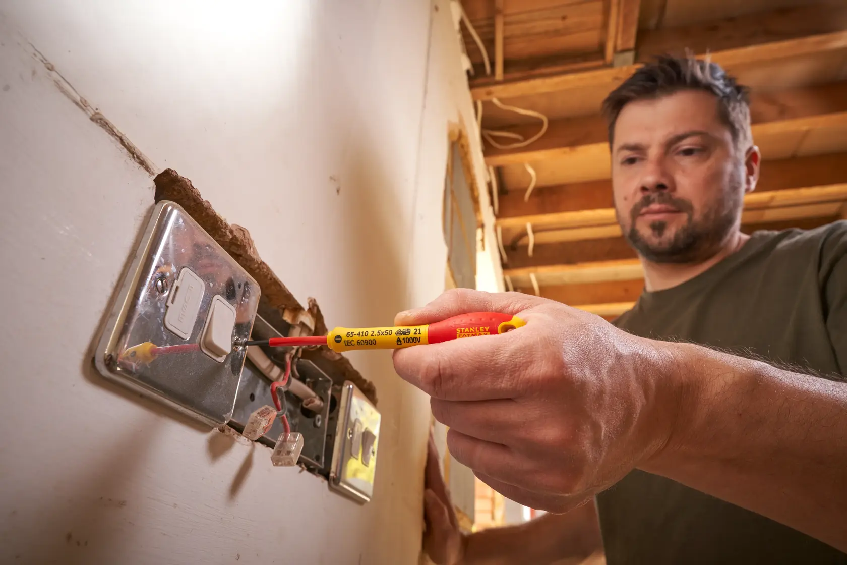 STANLEY® FATMAX® Insulated Slotted 2.5mm x 50mm Screwdriver Application Action Shot Hand/Person