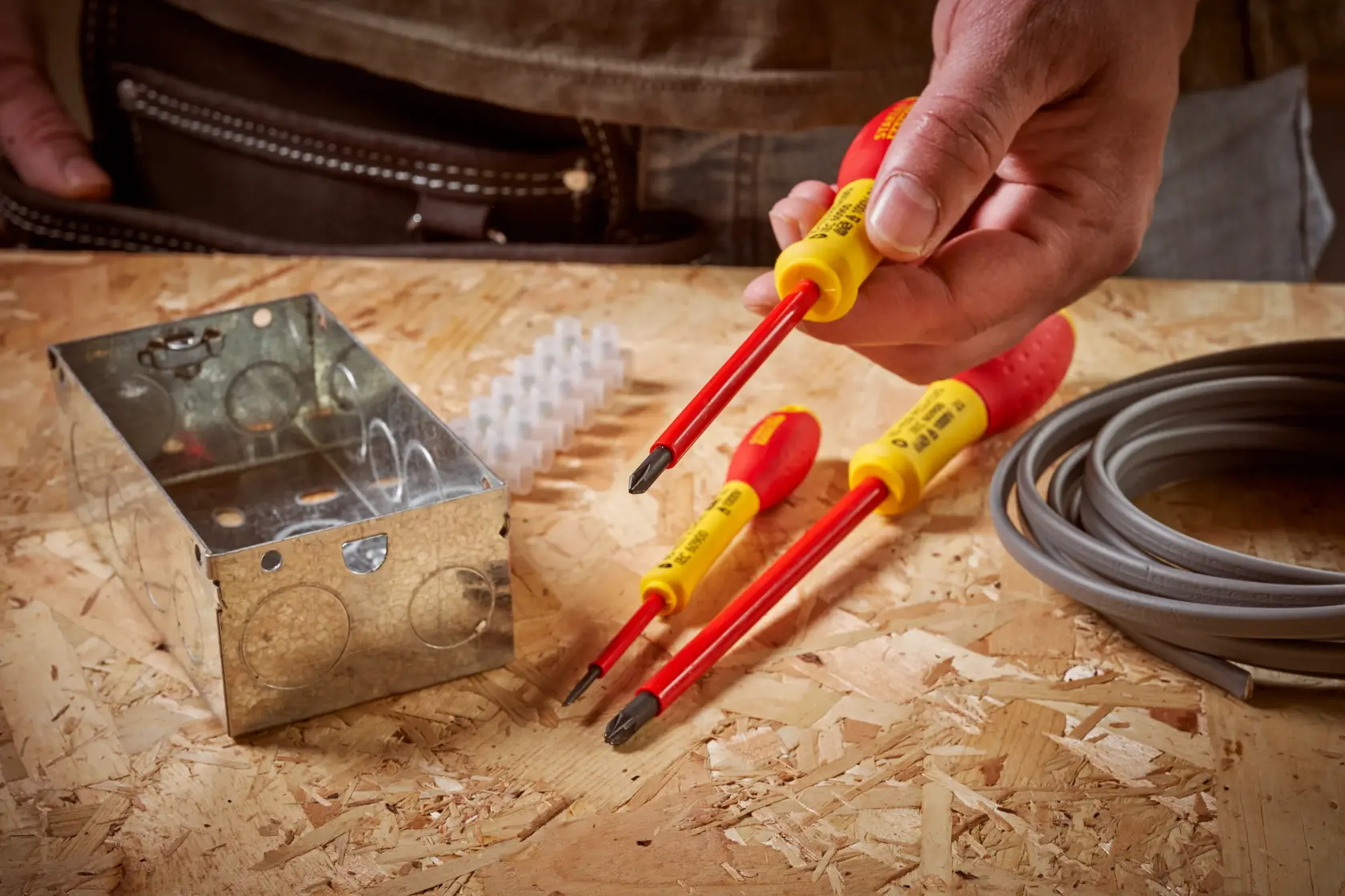 STANLEY® FATMAX® Insulated Phillips PH1 x 100mm Screwdriver Application Action Shot Hand/Person