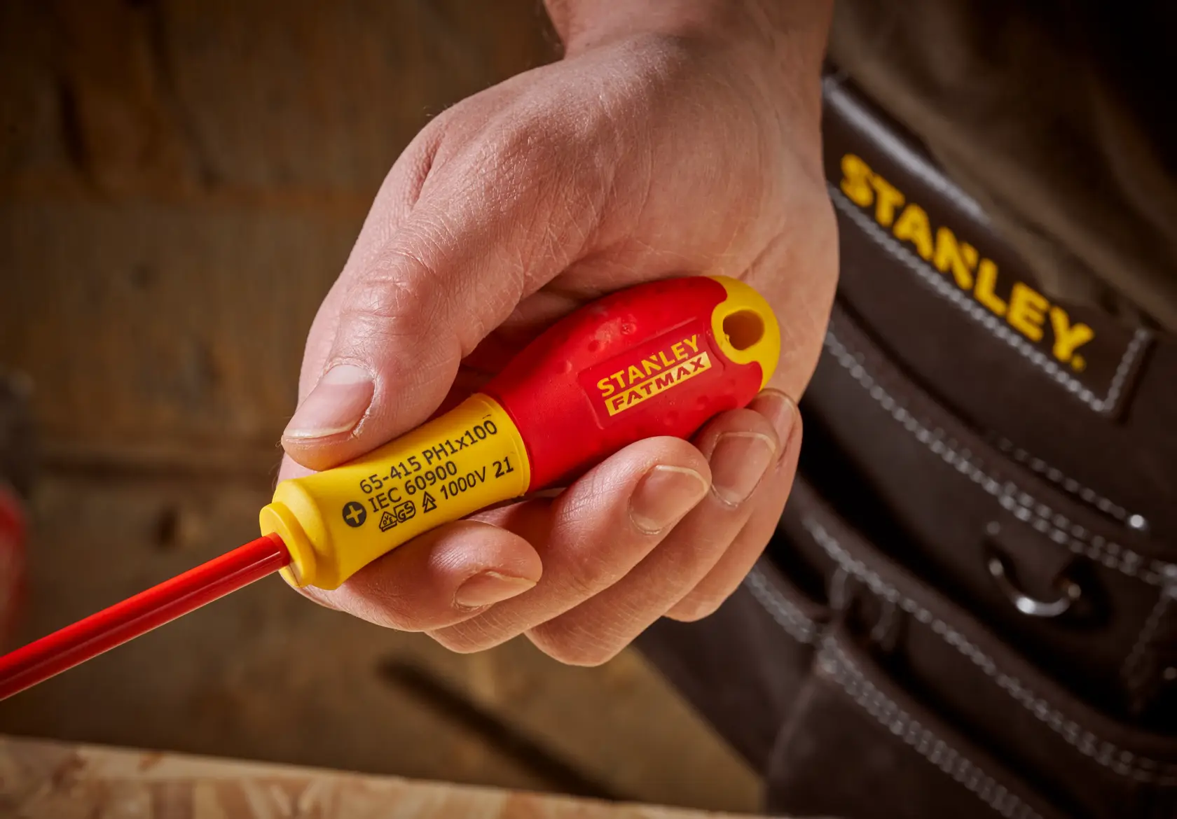 STANLEY® FATMAX® Insulated Phillips PH1 x 100mm Screwdriver Application Action Shot Hand/Person