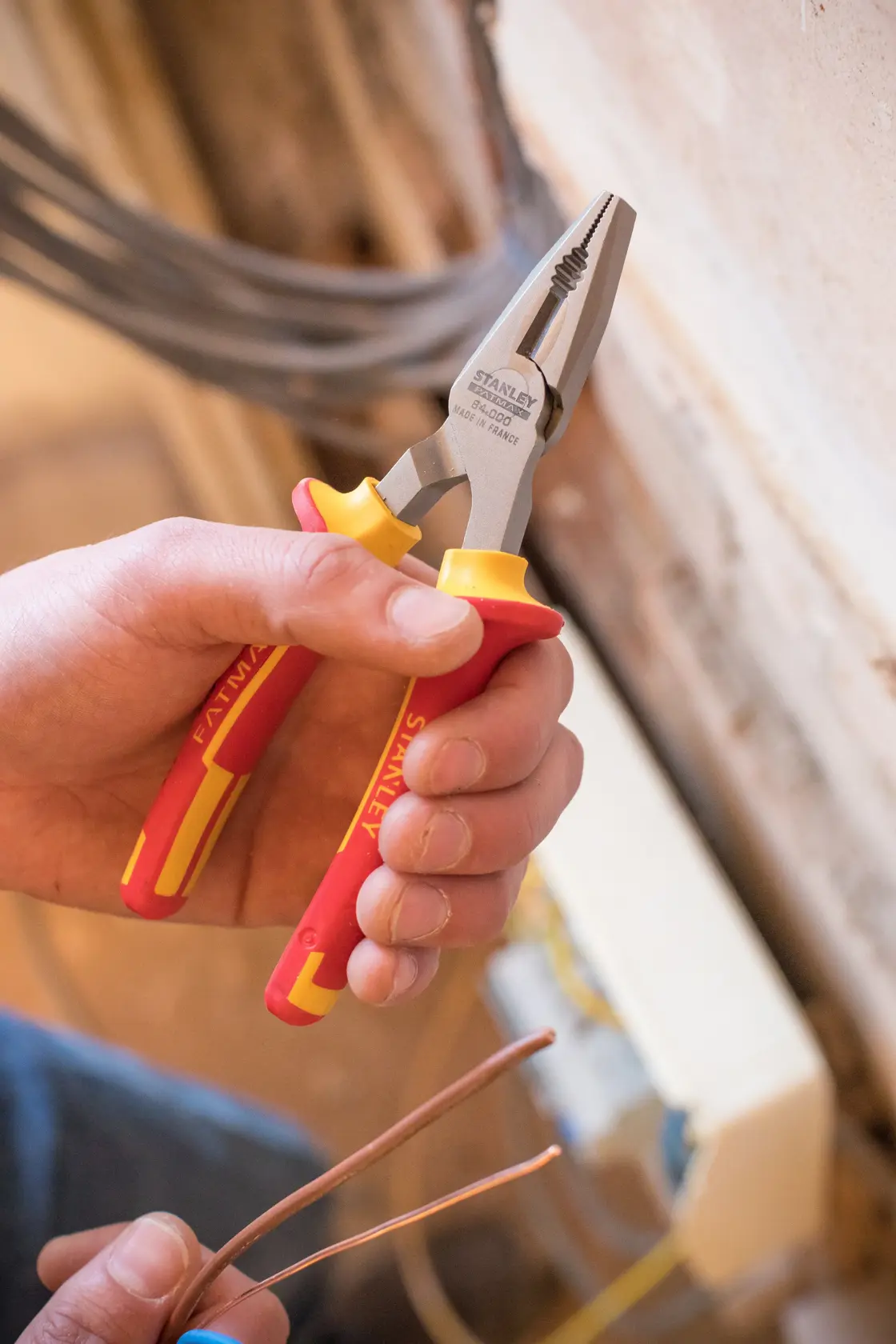 STANLEY® Pince Universelle 160-Mm Isolee 1000v