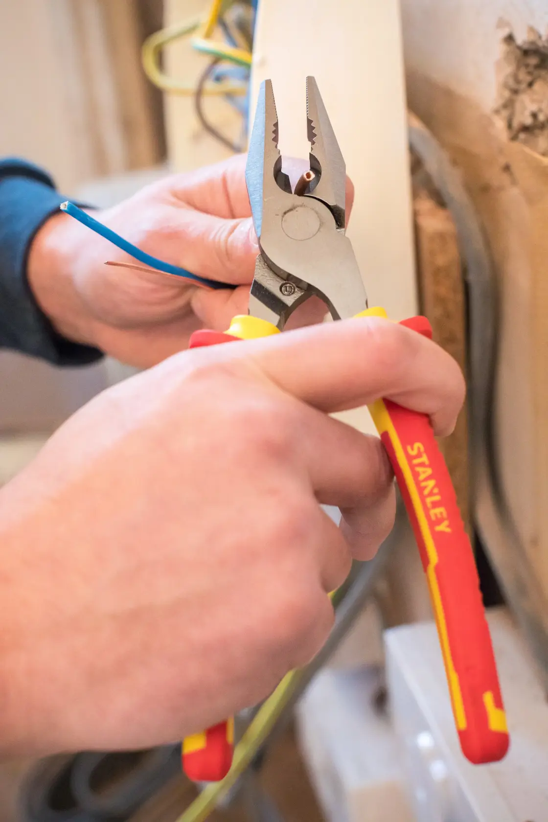 STANLEY® Pince Universelle 200-Mm Isolee 1000v