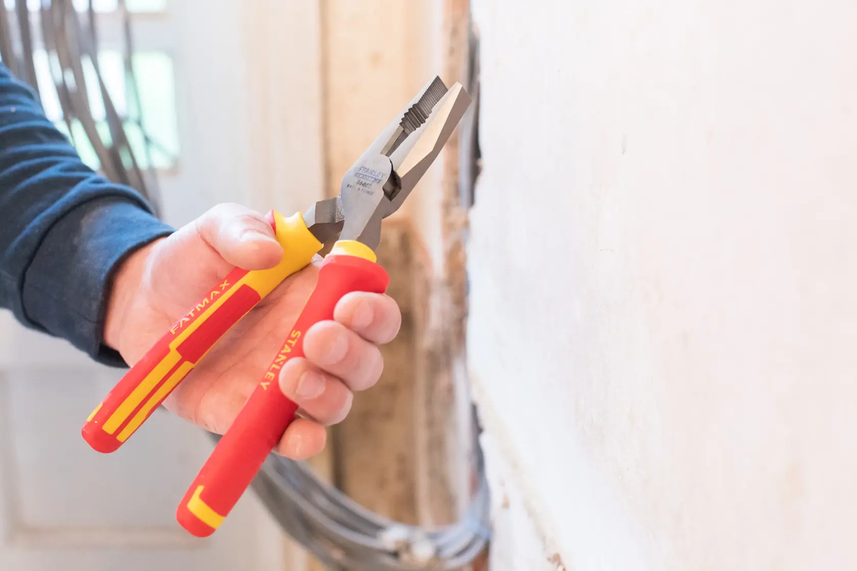 STANLEY® Pince Universelle 200-Mm Isolee 1000v