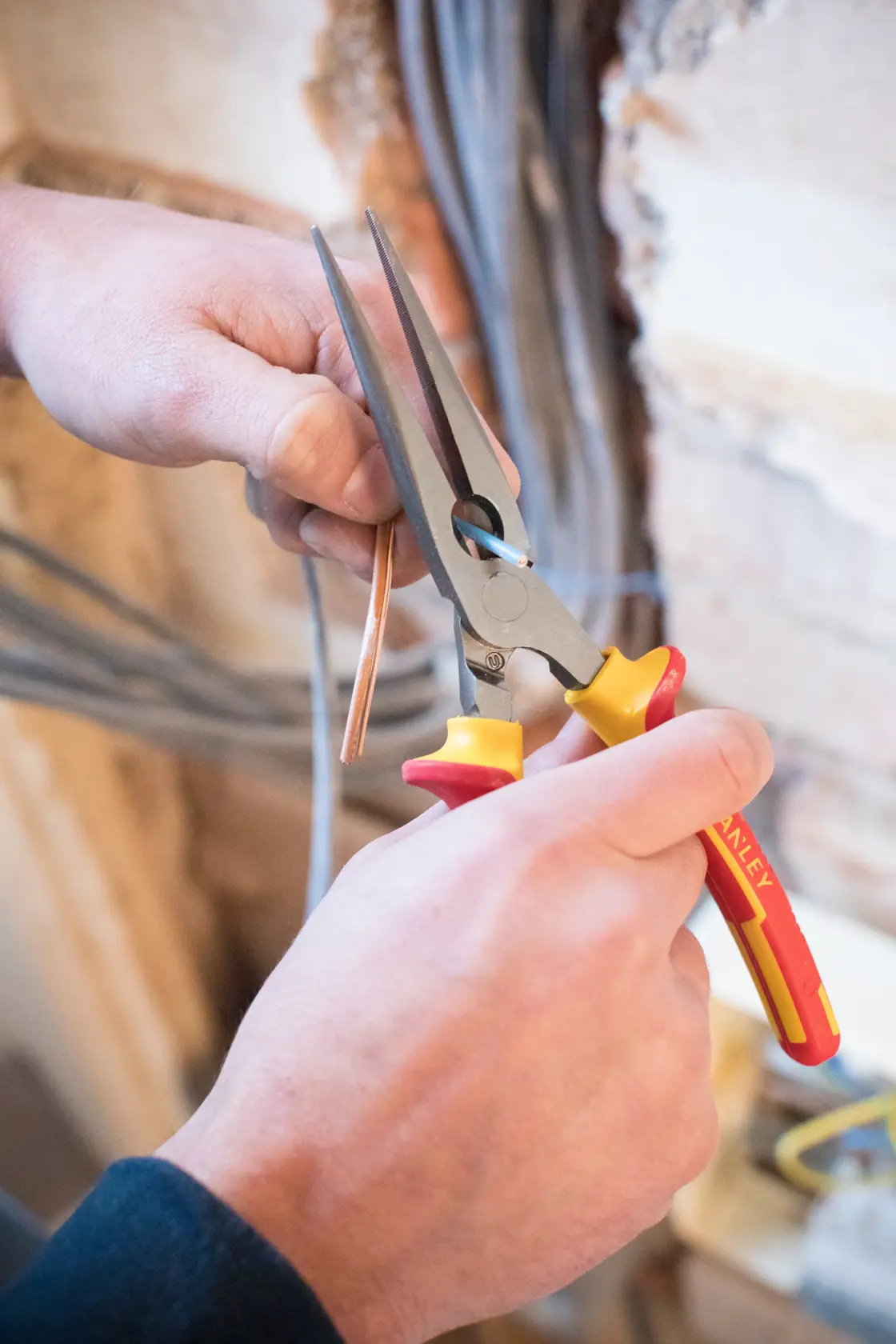 STANLEY® Pince À Becs 1/2 Ronds Longs, Isolée 1000v, 160 Mm