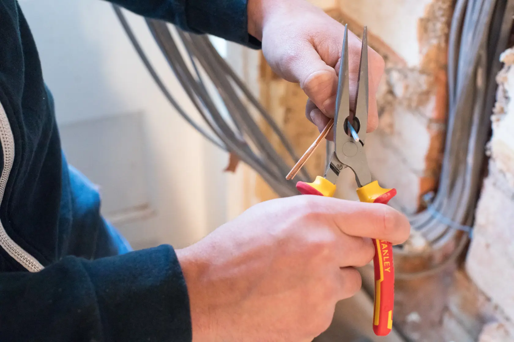 STANLEY® Pince À Becs 1/2 Ronds Longs, Isolée 1000v, 160 Mm