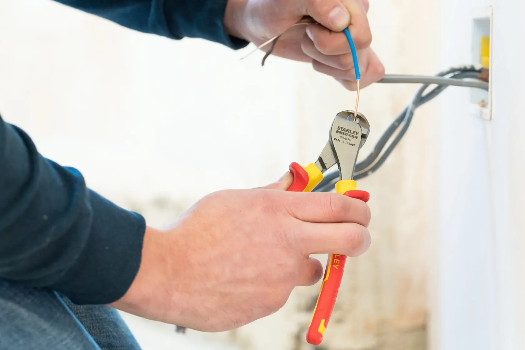 STANLEY® Pince Coupante Devant 160-Mm Isolee 1000v