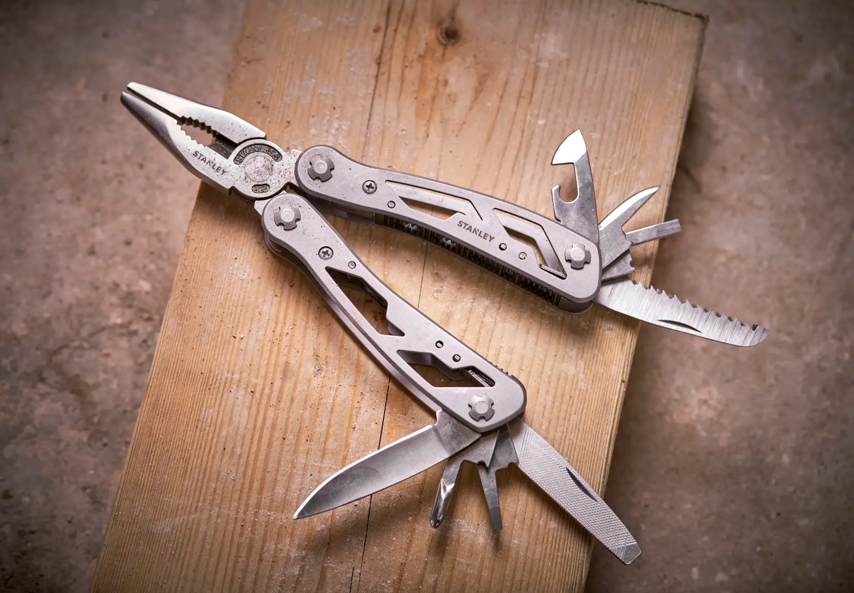 STANLEY® Pince Multifonctions  12 Outils En-1 Avec Étui De Ceinture