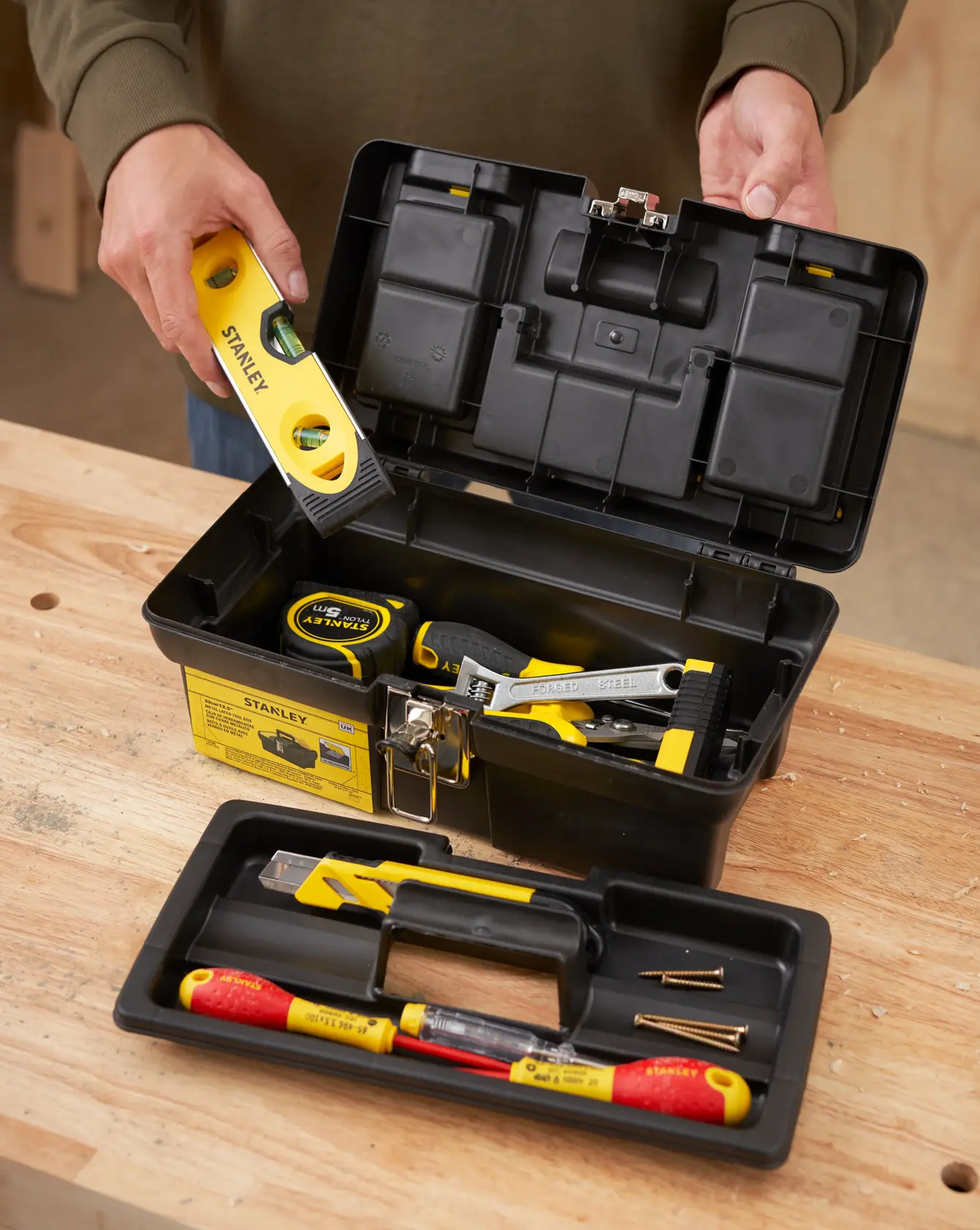STANLEY® Series 2000 with 2 Built-In Organizers & Tray, Metal Latch