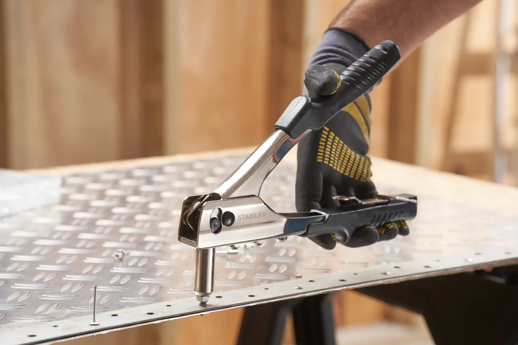 Pince à riveter angle droit STANLEY®