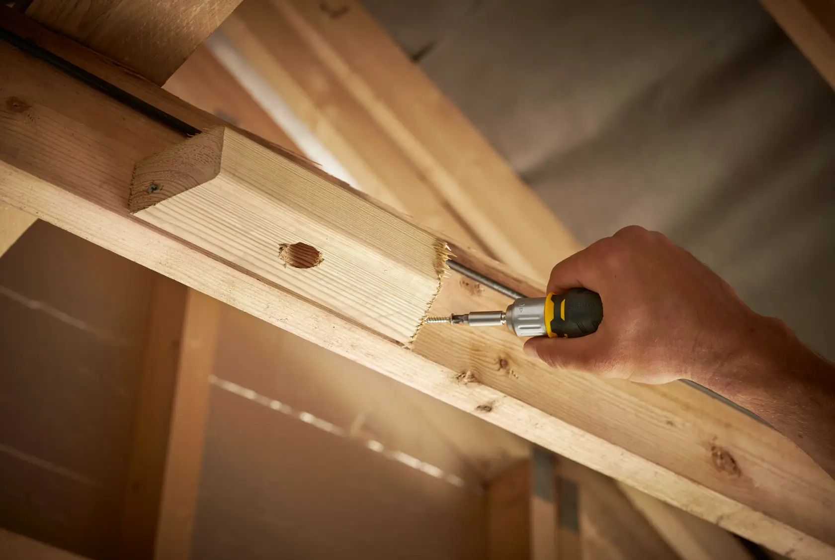 STANLEY® FATMAX® 6 Piece Stubby Ratchet Screwdriver Set Application Image