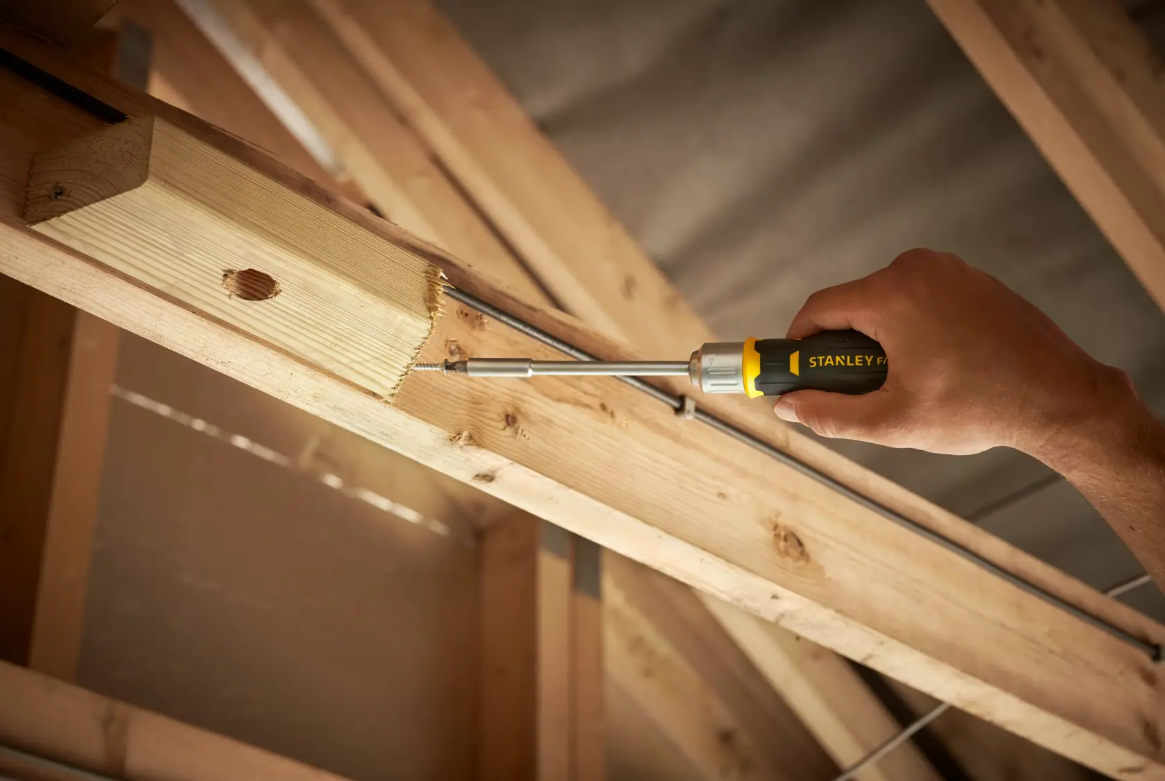 STANLEY® FATMAX® Regular Ratchet Screwdriver with 12 Bits Application Image