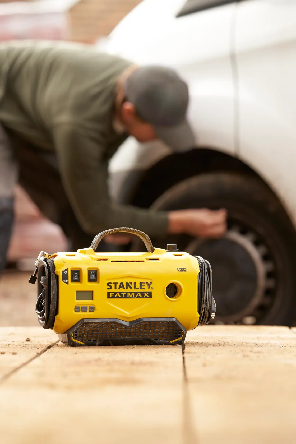 STANLEY® FATMAX® V20 Gonfleur -Compresseur 11 Bars/ 160 Psi - Lithium 18v (Outil Seulement)