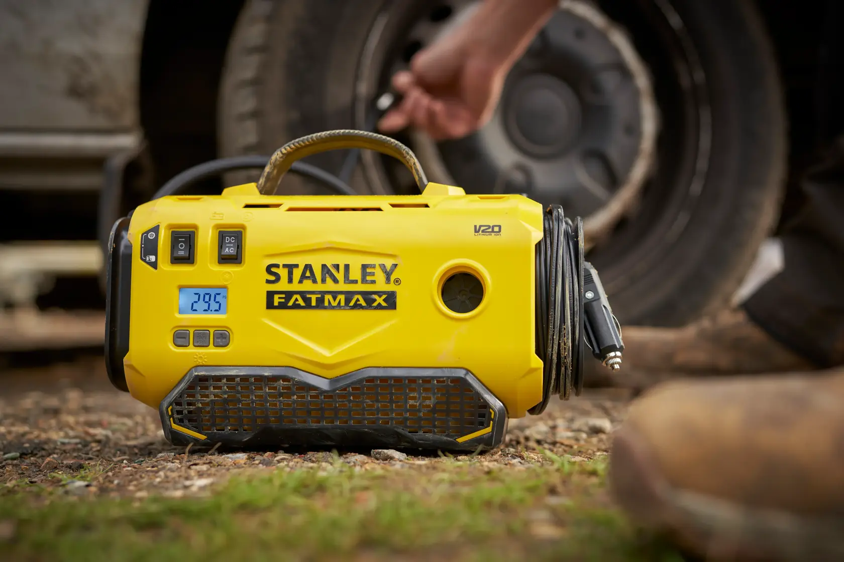 STANLEY® FATMAX® V20 Gonfleur -Compresseur 11 Bars/ 160 Psi - Lithium 18v (Outil Seulement)