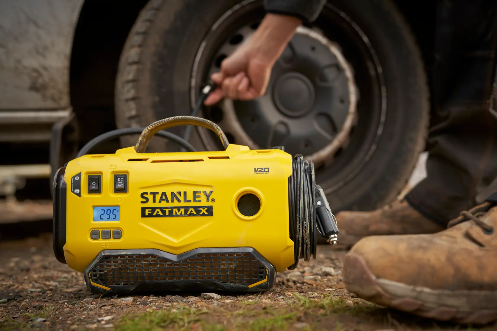 STANLEY® FATMAX® V20 Gonfleur -Compresseur 11 Bars/ 160 Psi - Lithium 18v (Outil Seulement)