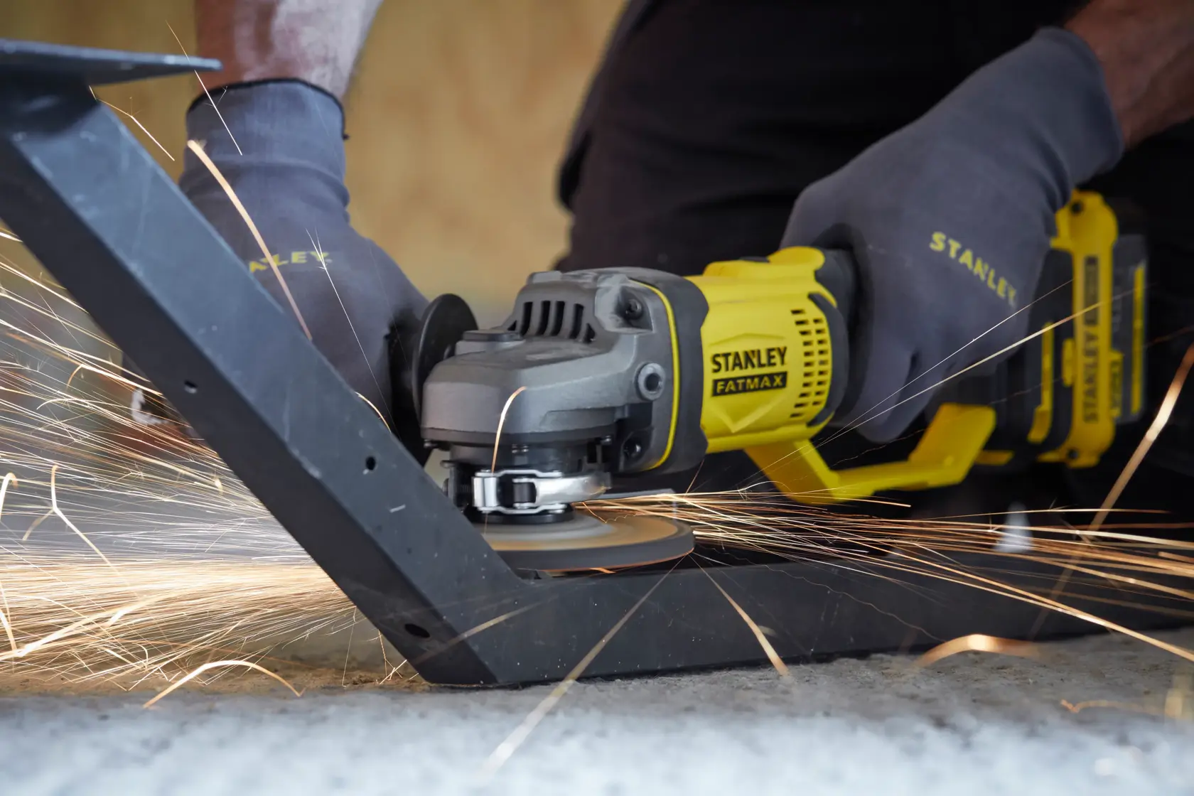 STANLEY® FATMAX® Meuleuse 125 Mm - 18v - Ø 125 Mm, 8500 Trs/Min, Poignée Latérale 3 Positions, Carter En Métal Orientable, Interrupteur De Verrouillage (Outil Seulement)