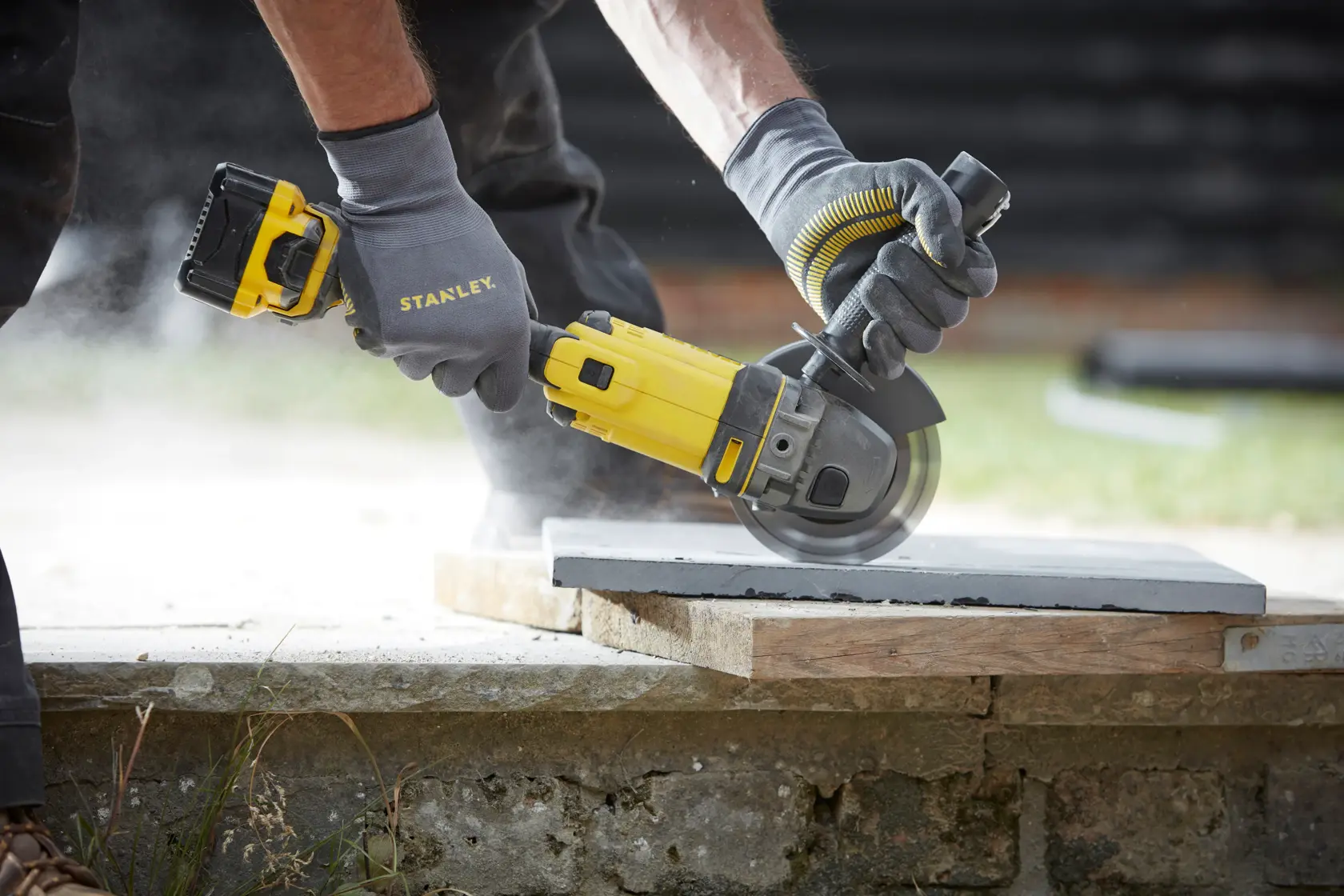 STANLEY® FATMAX® V20 Meuleuse D'angle 125-Mm - Lithium 18v - 2 Batteries 4ah