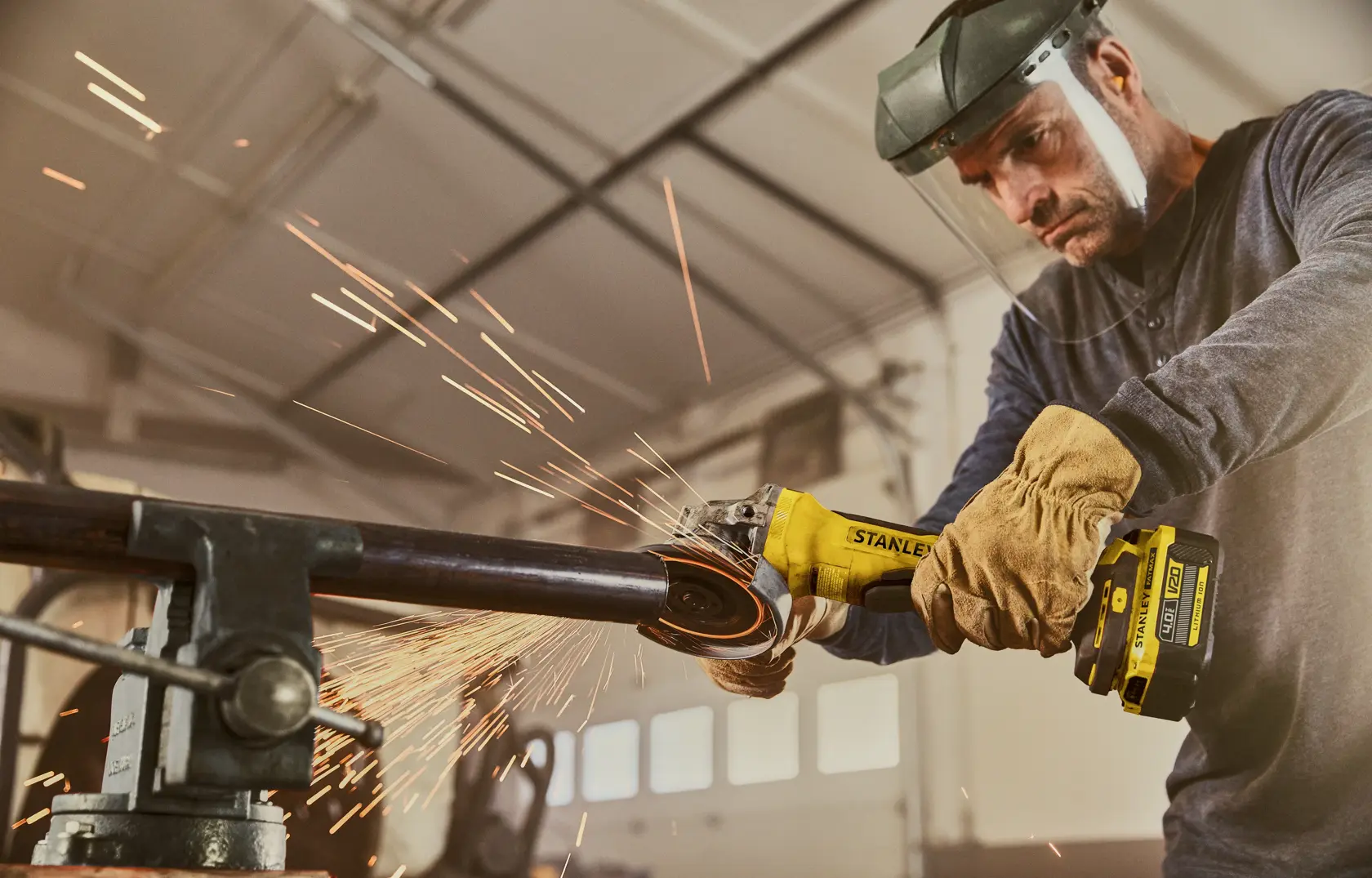 STANLEY® FATMAX® V20 Meuleuse D'angle 125-Mm Brushless - Lithium 18v - 2 Batteries 4ah