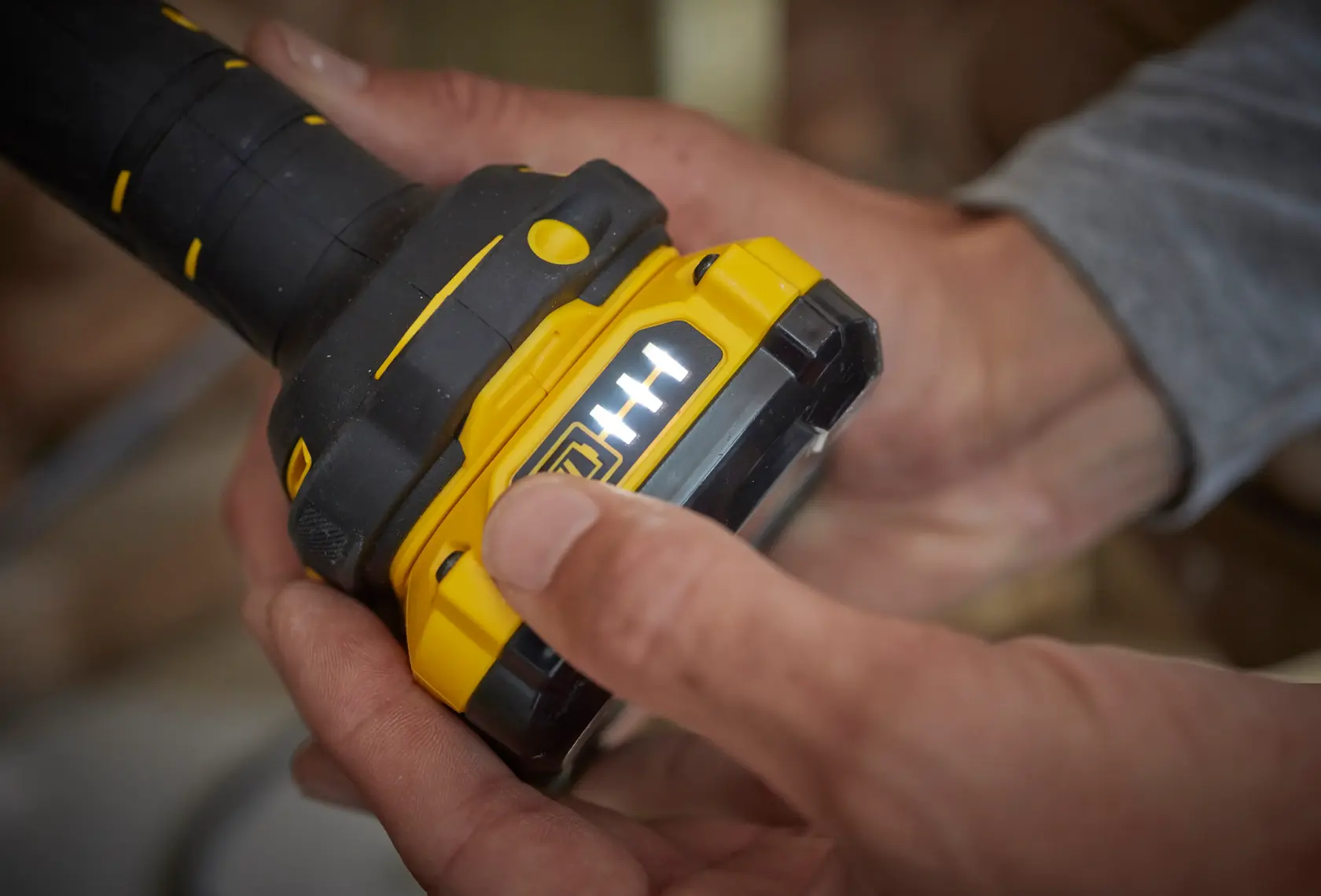 STANLEY® FATMAX® Lampe Torche - 18v - 3 Led, 140 Lumens, Tête Pivotante - Gamme V20 (Outil Seulement)