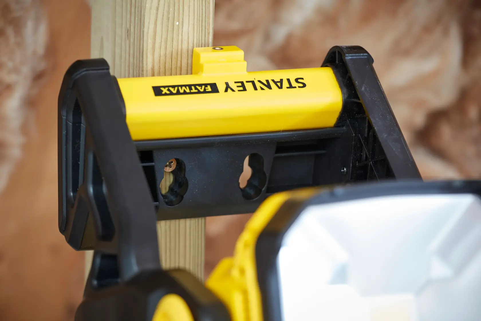 STANLEY® FATMAX® Lampe Projecteur - 18v - 750-1825 Lumens, Tête Pivotante 0-140° (Outil Seulement)