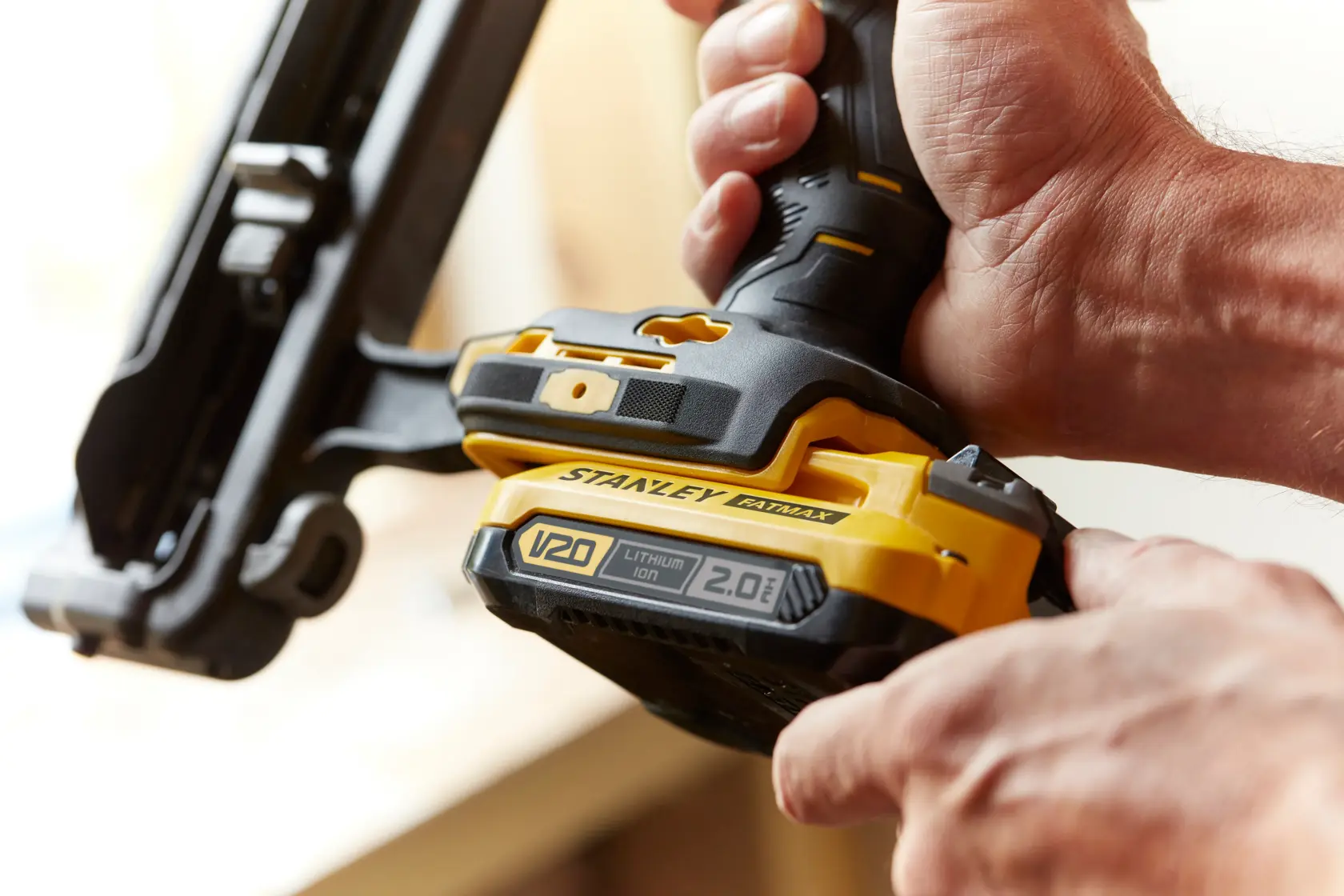 STANLEY® FATMAX® Cloueur De Finition 16ga - 18v - Mode Séquentiel - Clous De 35 À 64 Mm - Led (Outil Seulement)