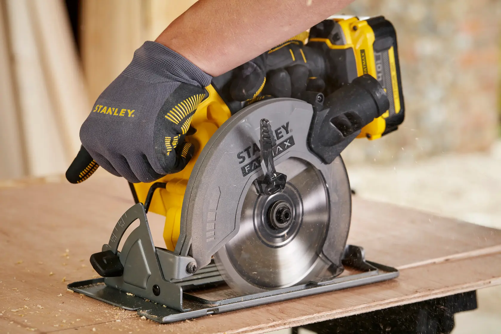 STANLEY® FATMAX® V20 Scie circulaire 165mm 18V