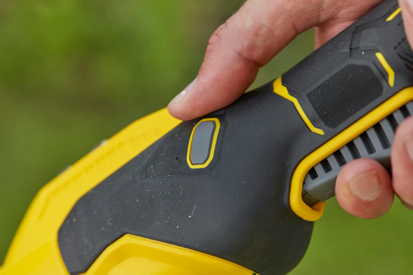 Coupe-bordures brushless 33 cm 18V STANLEY® FATMAX® V20 -(Sans batterie ni Chargeur)