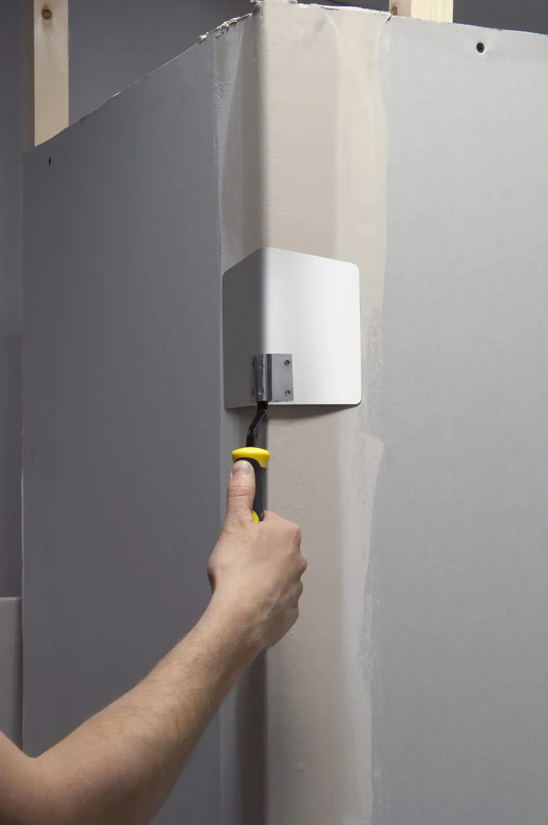 STANLEY STHT0-05622 corner trowel in use smoothing wall joint compound.