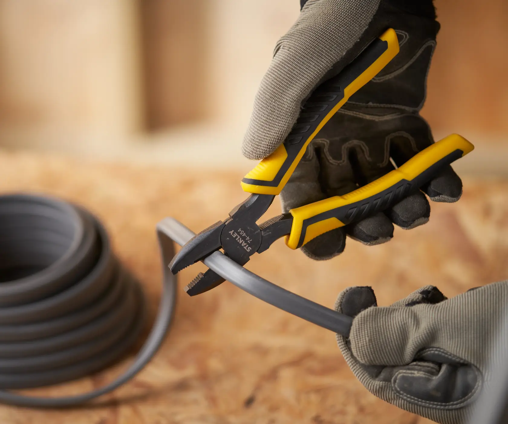 STANLEY® 180mm DYNAGRIP® Combination Plier