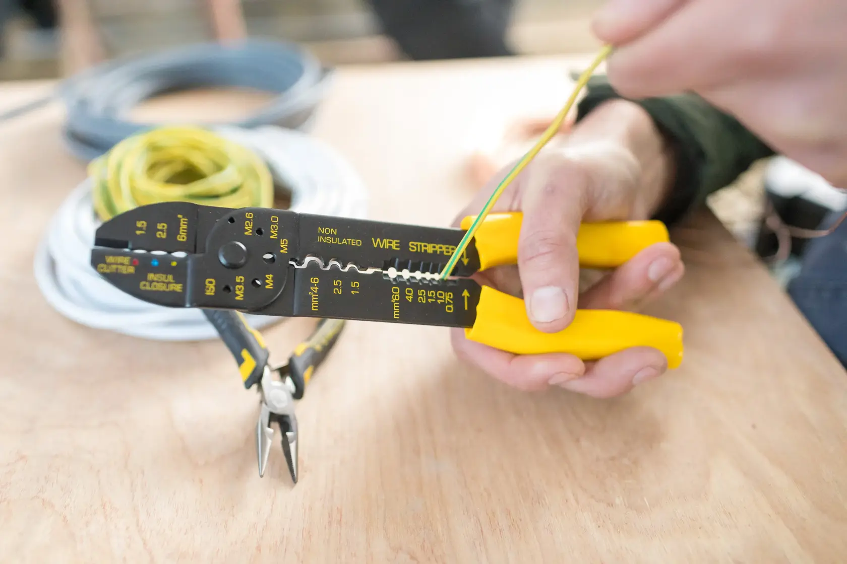 STANLEY® Pince À Sertir Les Cosses 220 Mm