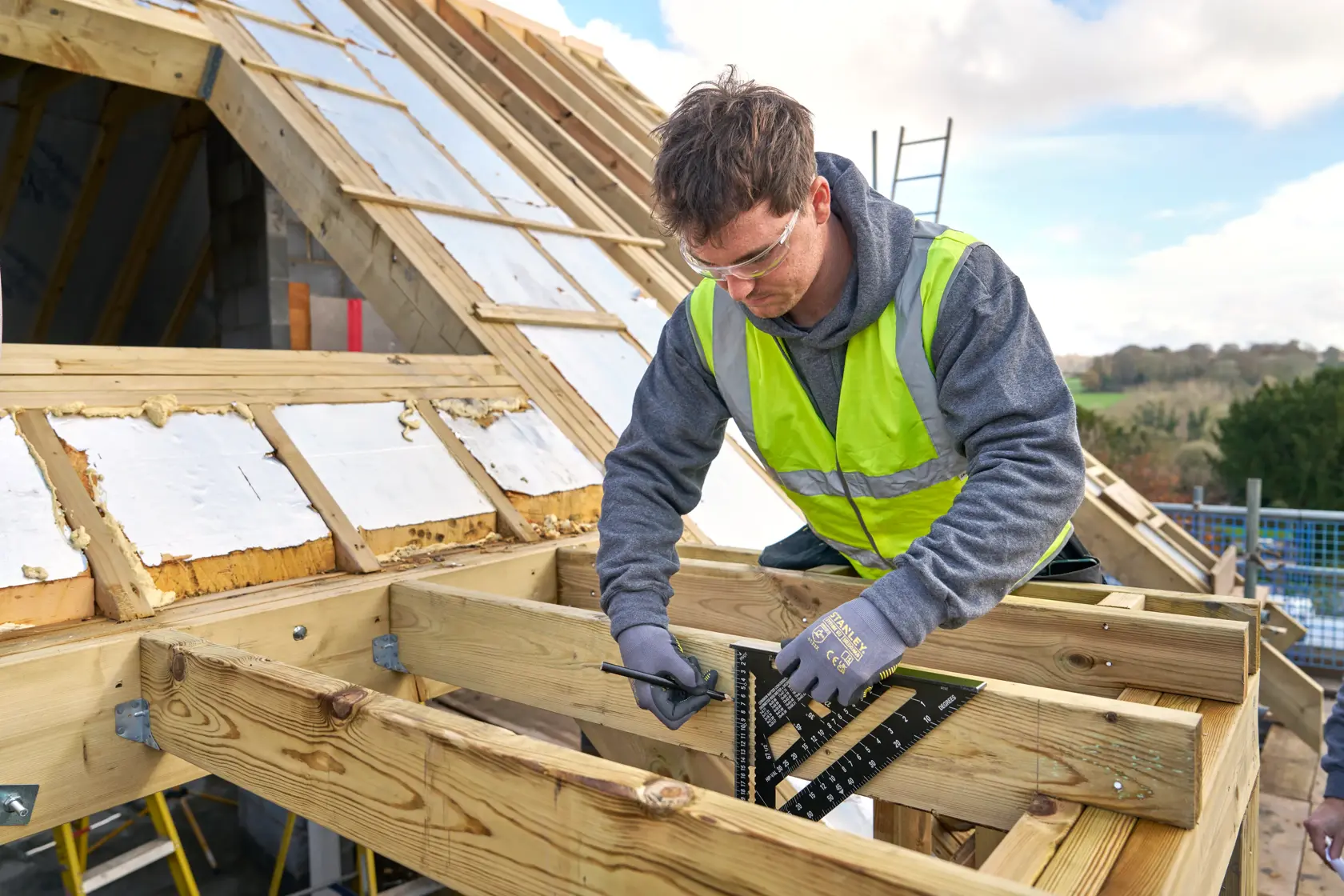 STANLEY® FATMAX® QUICKSQUARE® 300MM Premium Rafter Square to mark a roof rafter