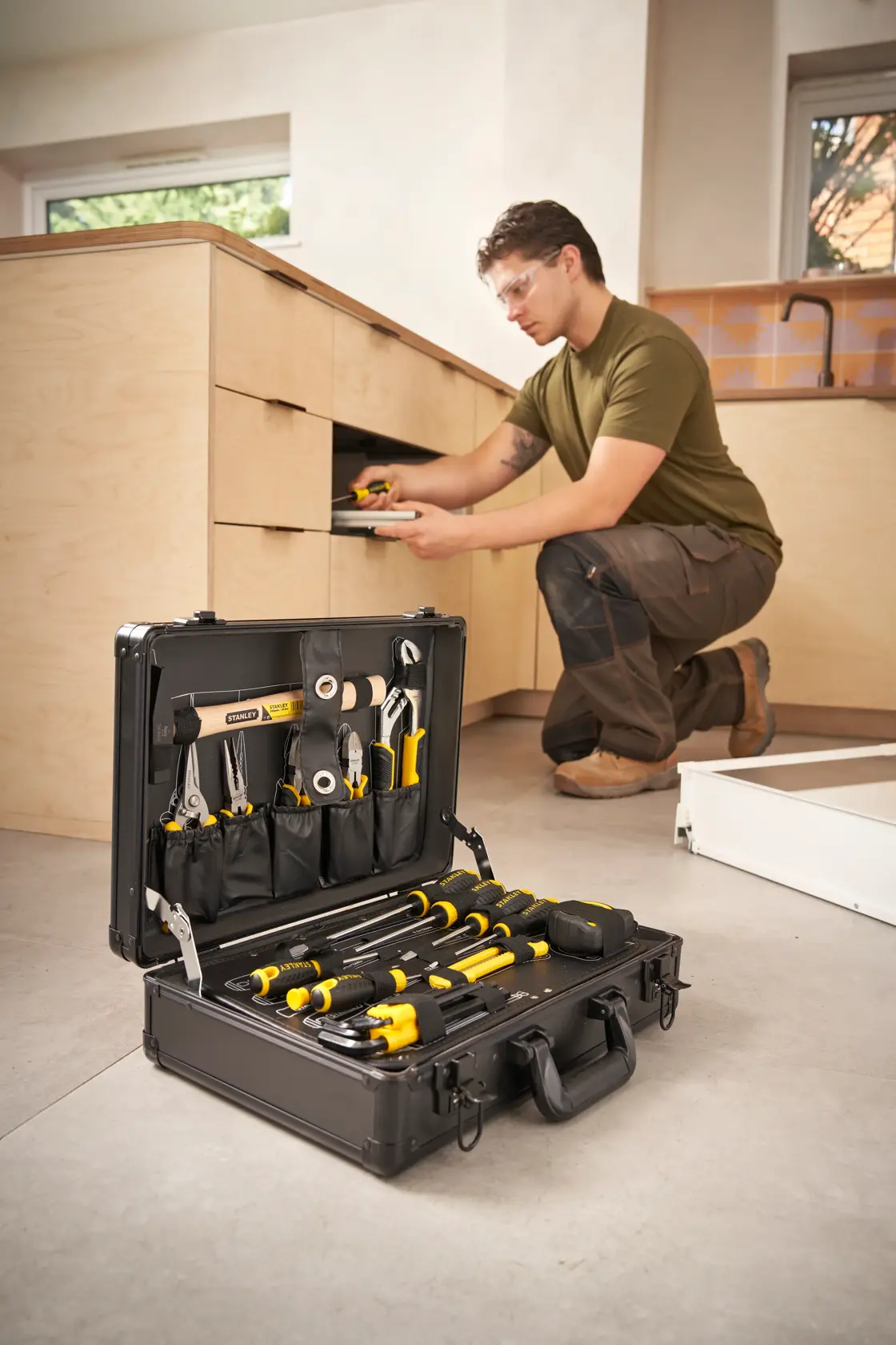 STANLEY® 119 pcs Maintenance Suitcase