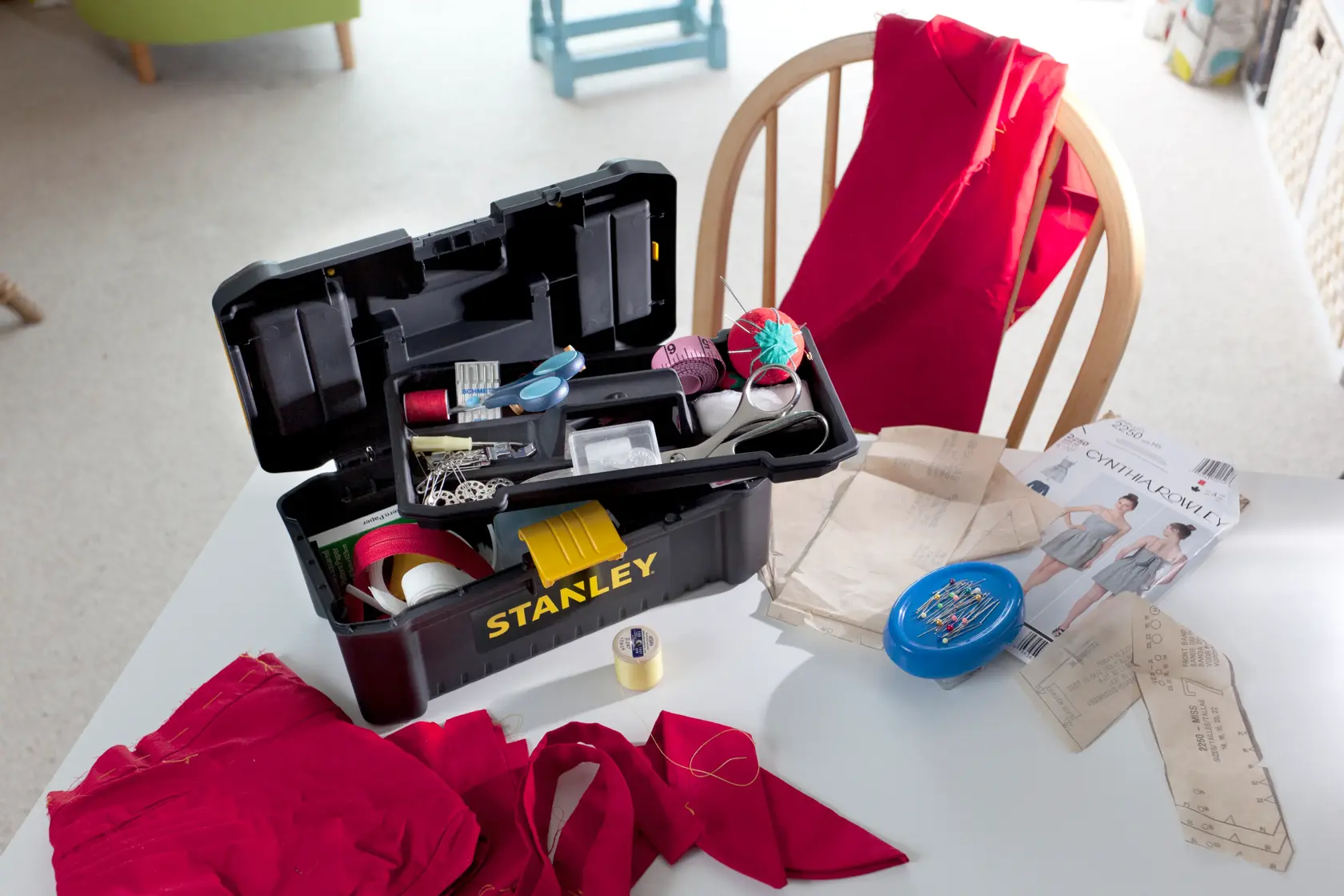 STANLEY® Essential toolbox plastic latch