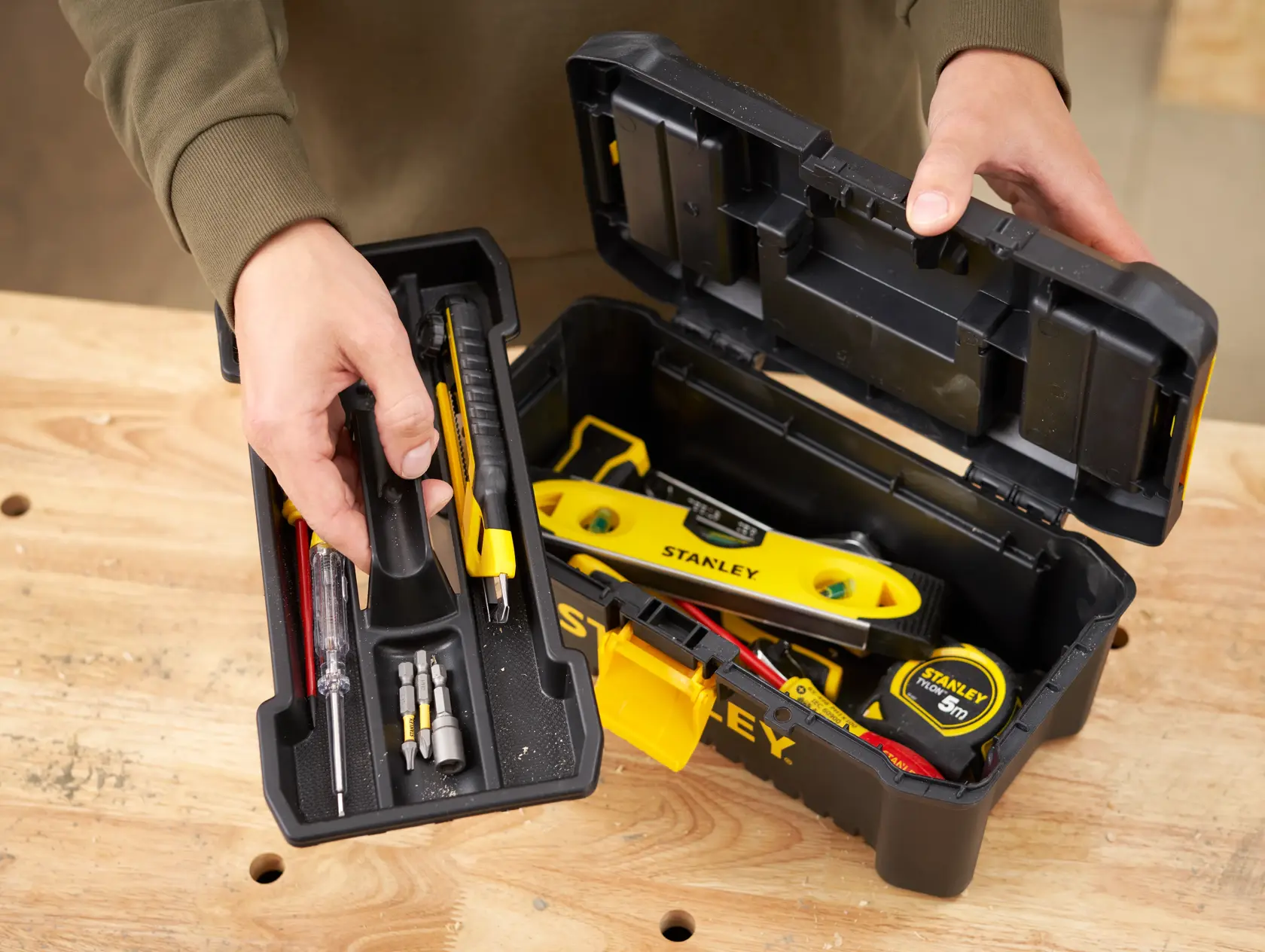 STANLEY® Essential toolbox plastic latch