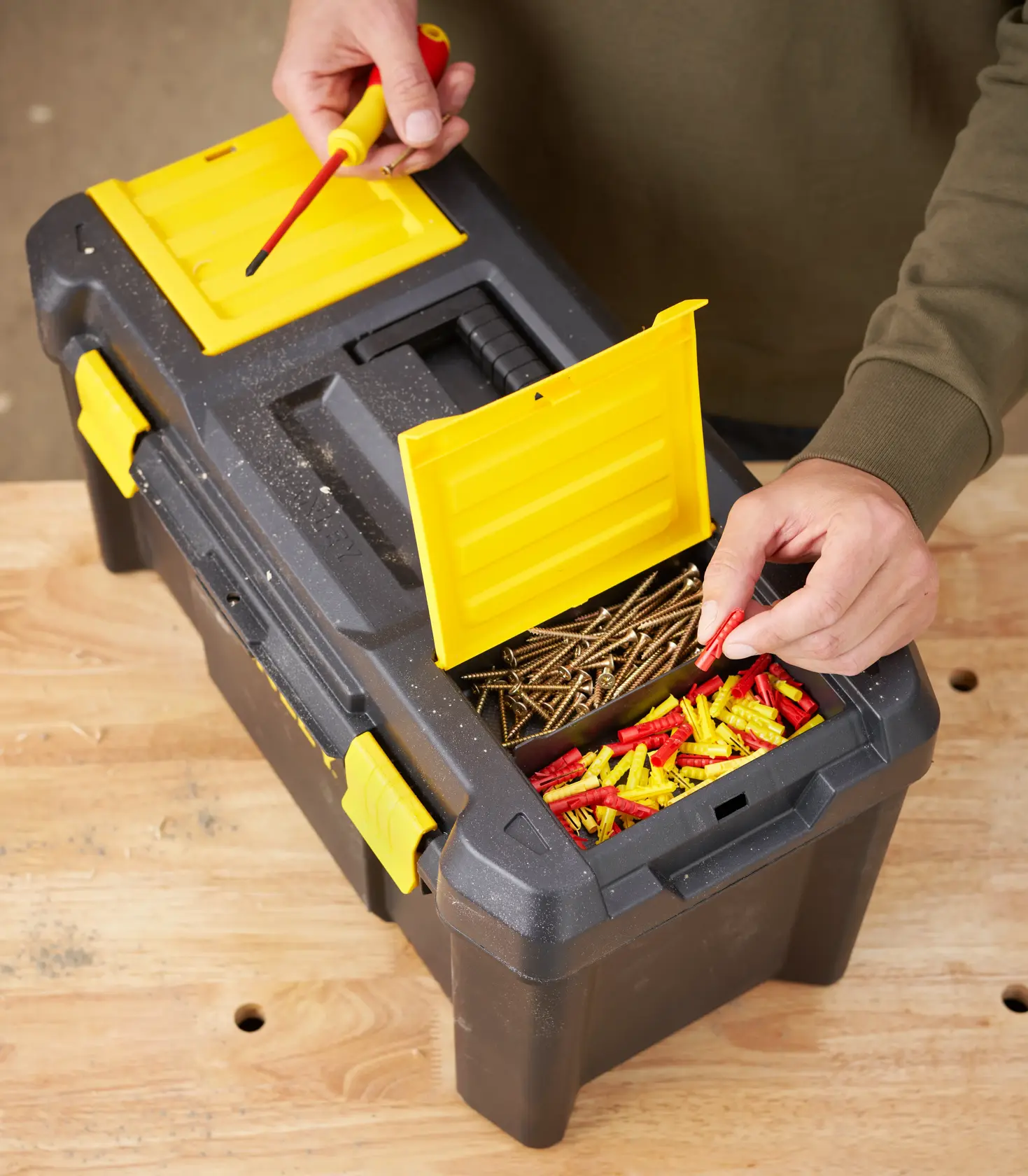 STANLEY® Essential toolbox plastic latch