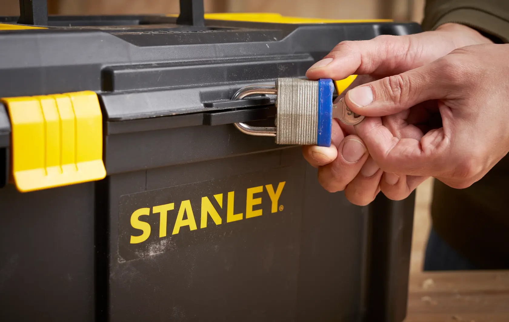 STANLEY® Essential toolbox plastic latch