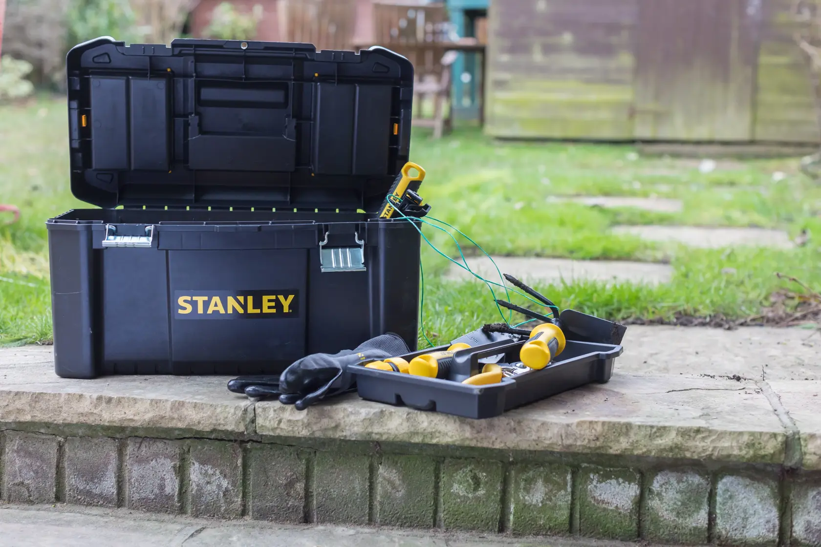 STANLEY® 19 Po. Boîte À Outils Essentielle Avec Loquets En Métal